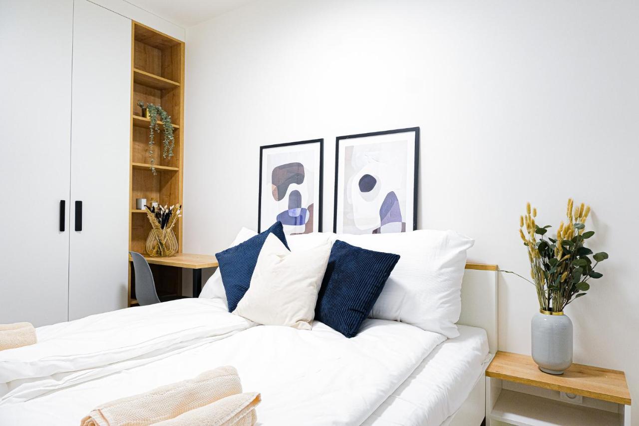 Mymozart Apartments Prague By Rentero Property Luaran gambar