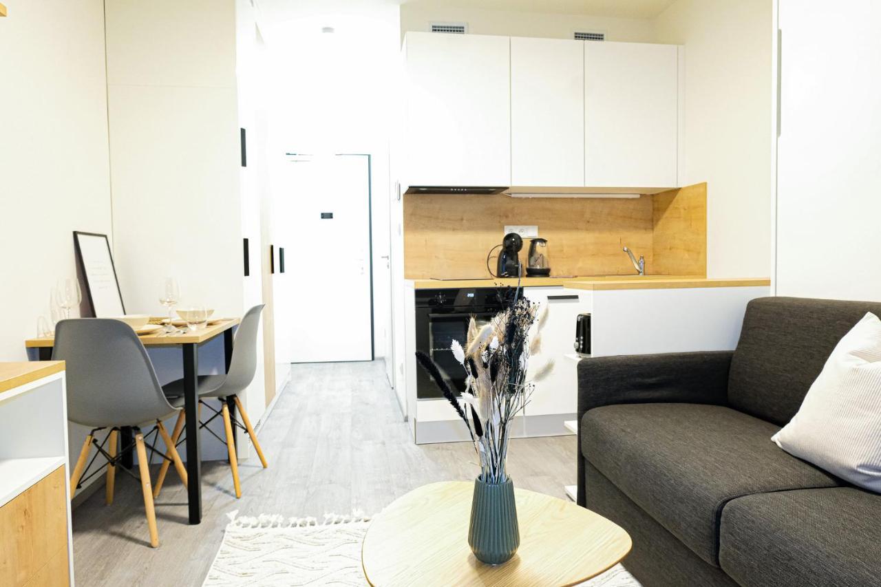 Mymozart Apartments Prague By Rentero Property Luaran gambar